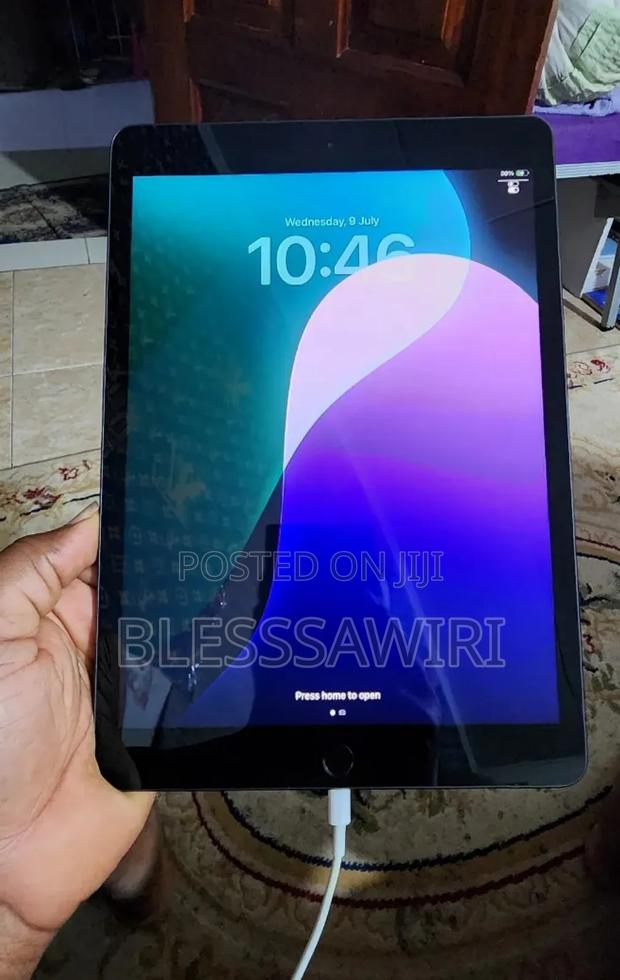 Apple iPad 10.2 (2019) 32 GB Gray · Photo 5