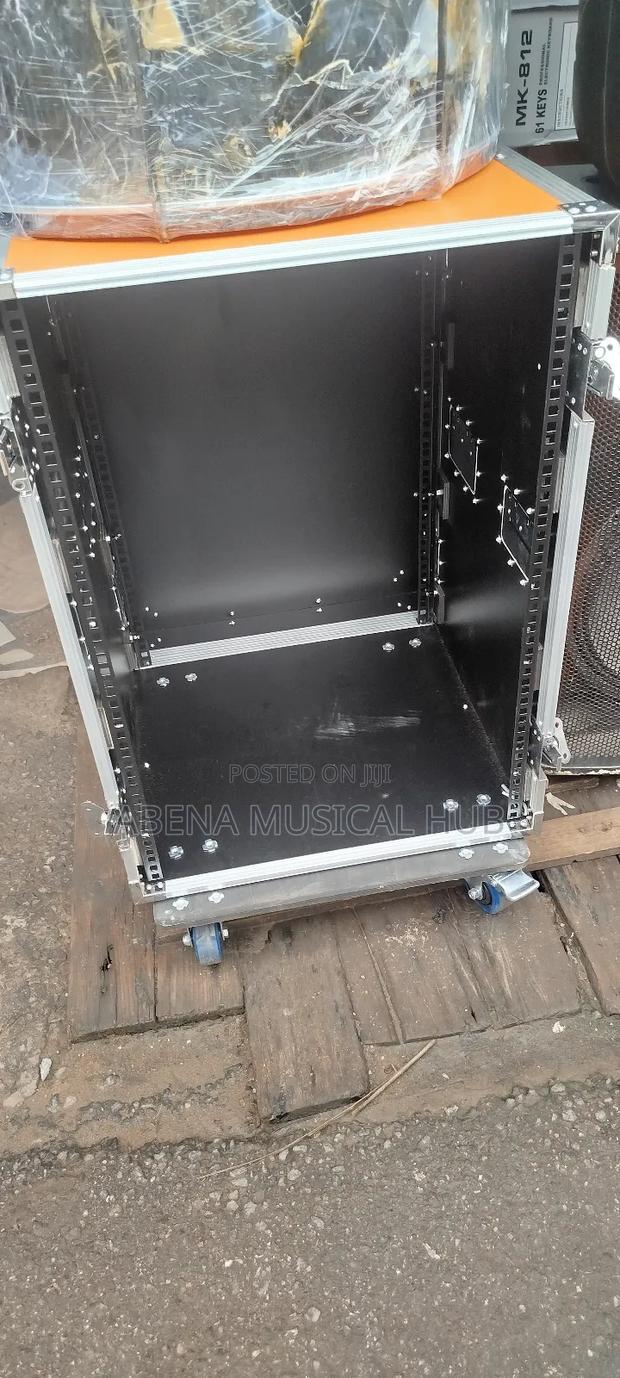Amplifier Rack 16 Unite · Photo 2