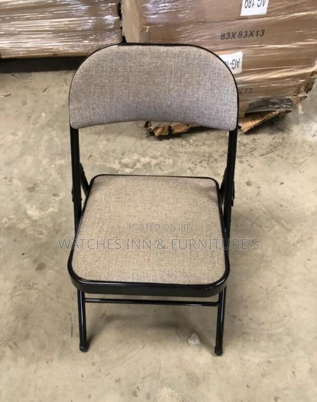 Quality Material Padded Foldable Chair · Photo 1