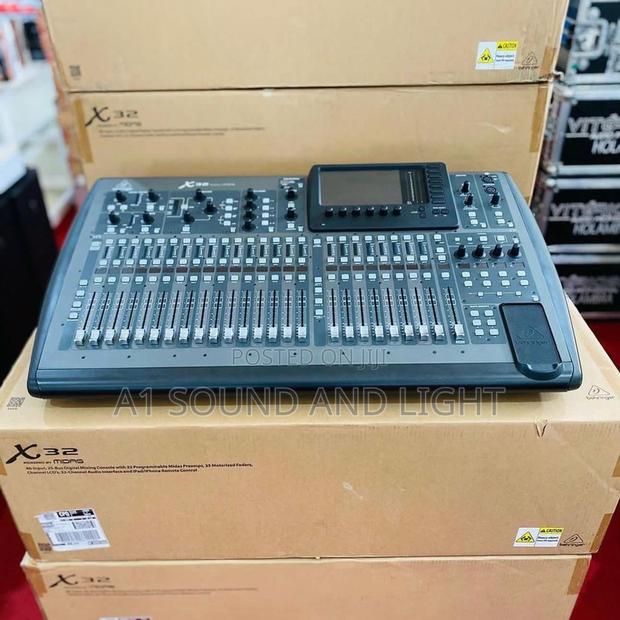 Behringer X32 Digital Mixing Console · Photo 2