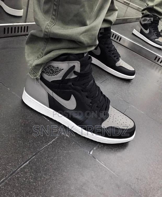 Air Jordan R1 Cool Grey N Black · Photo 2