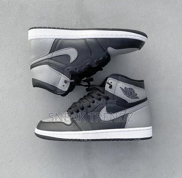 Air Jordan R1 Cool Grey N Black · Photo 1