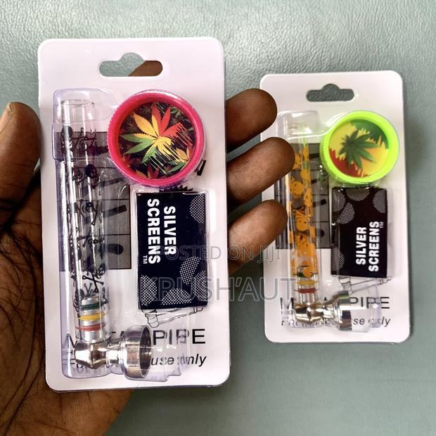 Pocket Glass Pipe With Screens Grinder · Photo 3