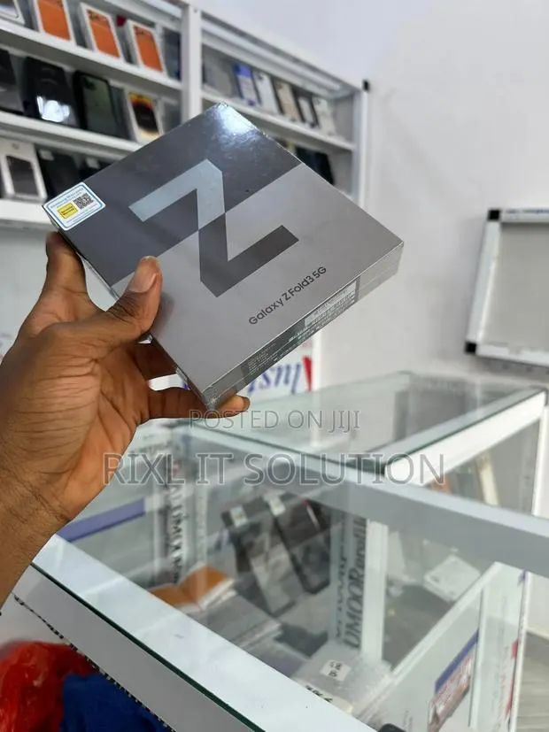 New Samsung Galaxy Z Fold 3 512 GB Black · Photo 1