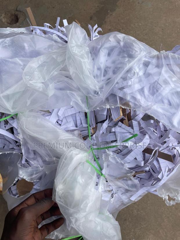 Shredded Waste Paper – Eco-Friendly Packing Filler, 10kg Bag · Photo 1