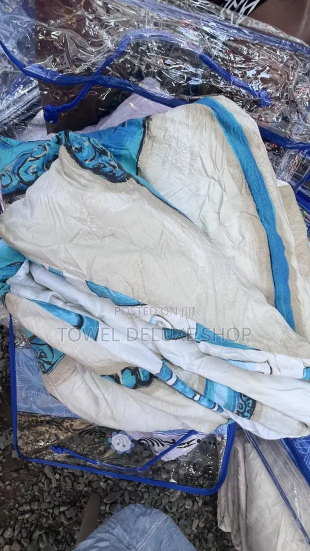 King Size Comforter Cream Turquoise Blue Luxury Thick Duvet · Photo 1