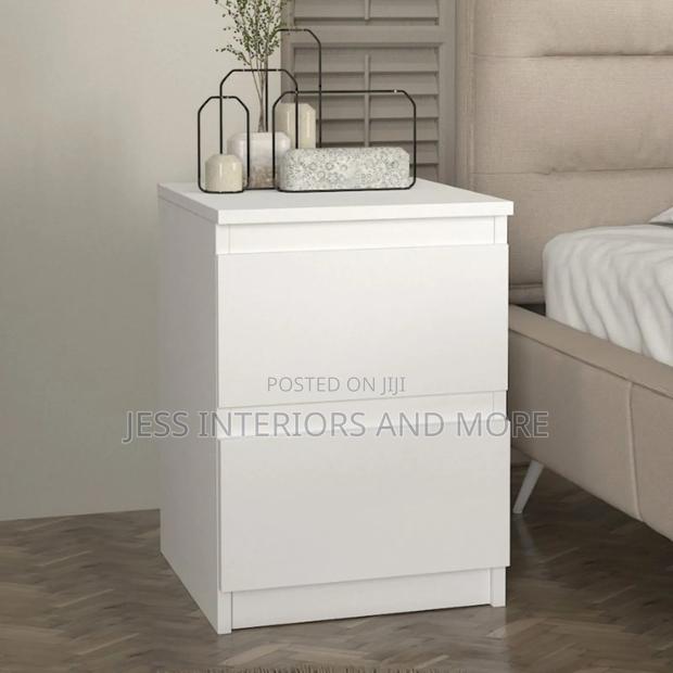 Bedside Table (Oikiture) · Photo 1