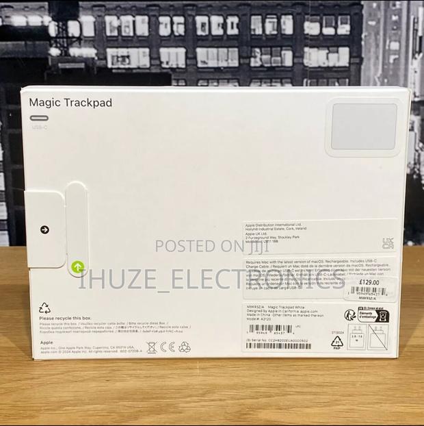 Latest Magic Trackpad (Usb‐C) - White Multi-Touch Surface · Photo 3