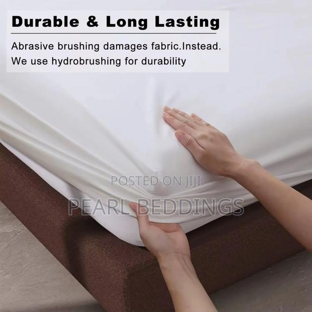 Premium Quality Cotton Fitted White Bedsheet Set Available · Photo 2