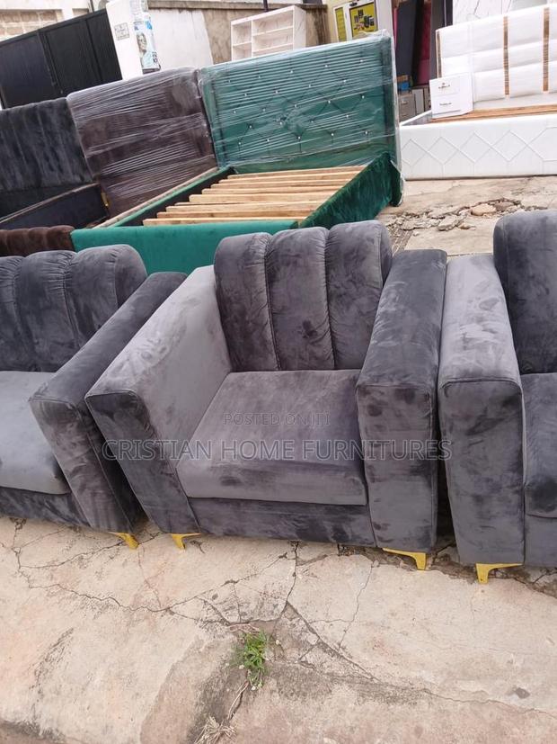 Sofa Set Available for Sale · Photo 3