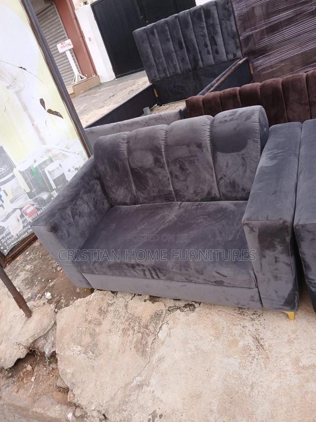 Sofa Set Available for Sale · Photo 2