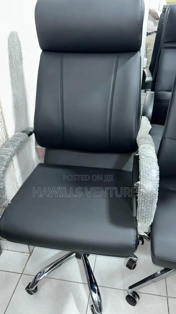 High Back Office Chair · Photo 1