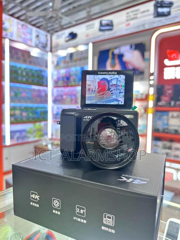 Digital Viedo Camera Recorder With Flip Screen · Photo 1