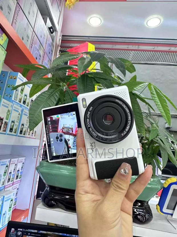 Digital Viedo Camera Recorder With Flip Screen · Photo 2