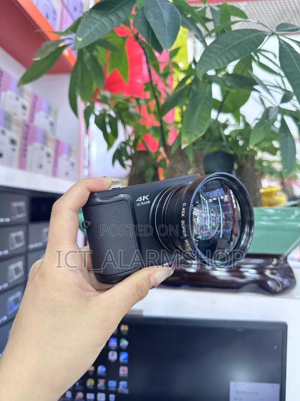 Digital Viedo Camera Recorder With Flip Screen · Photo 6