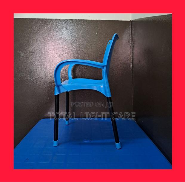 Children's Plastic Chair · Photo 3