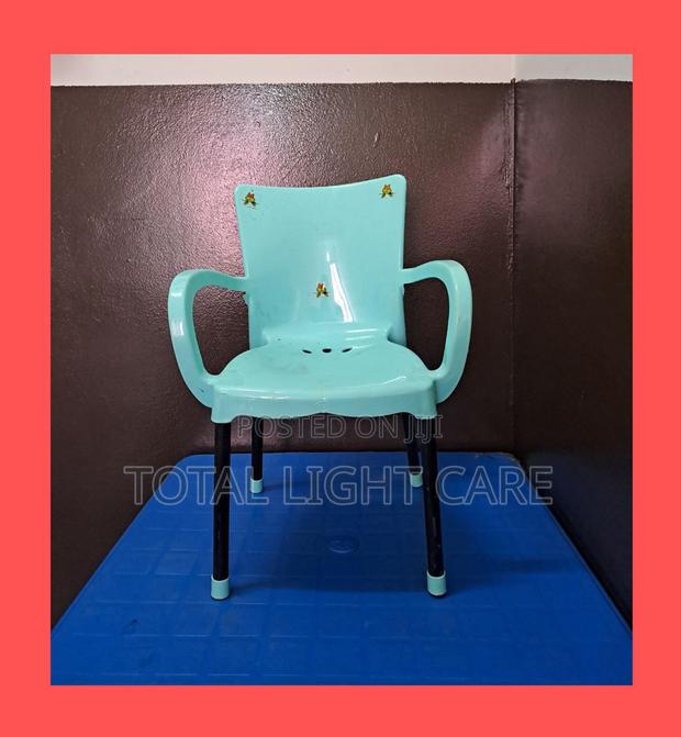 Children's Plastic Chair · Photo 4