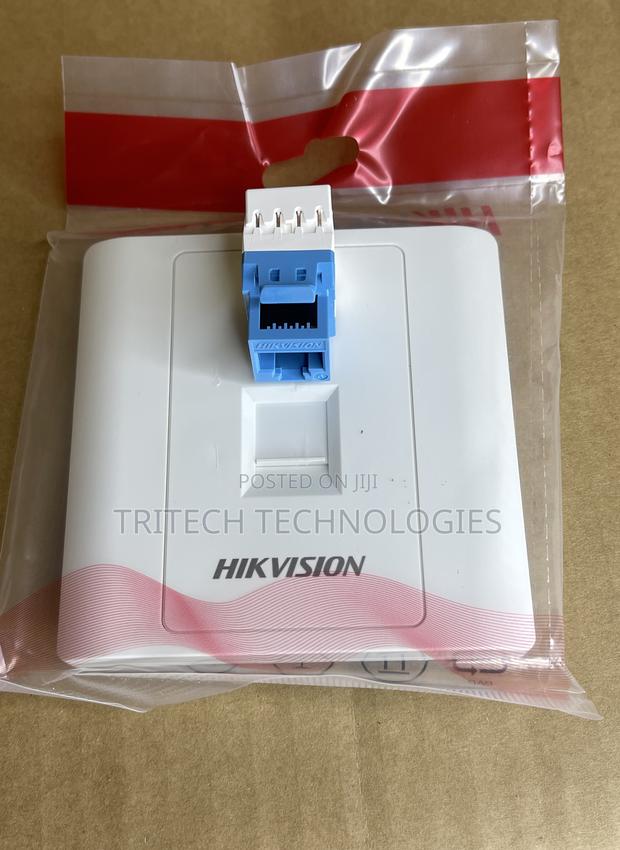 Hikvision Cat6 Copper Face Plate Single With Jack · Photo 1