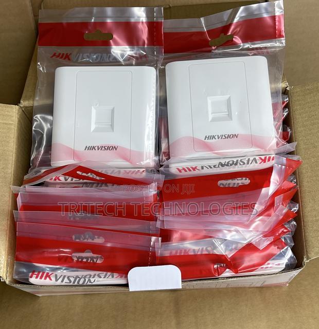 Hikvision Cat6 Copper Face Plate Single With Jack · Photo 2