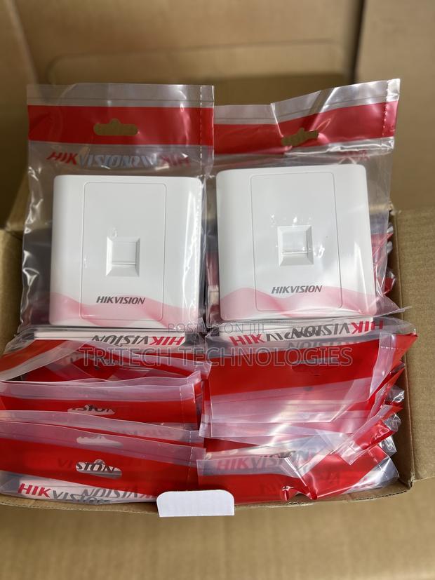 Hikvision Cat6 Copper Face Plate Single With Jack · Photo 3