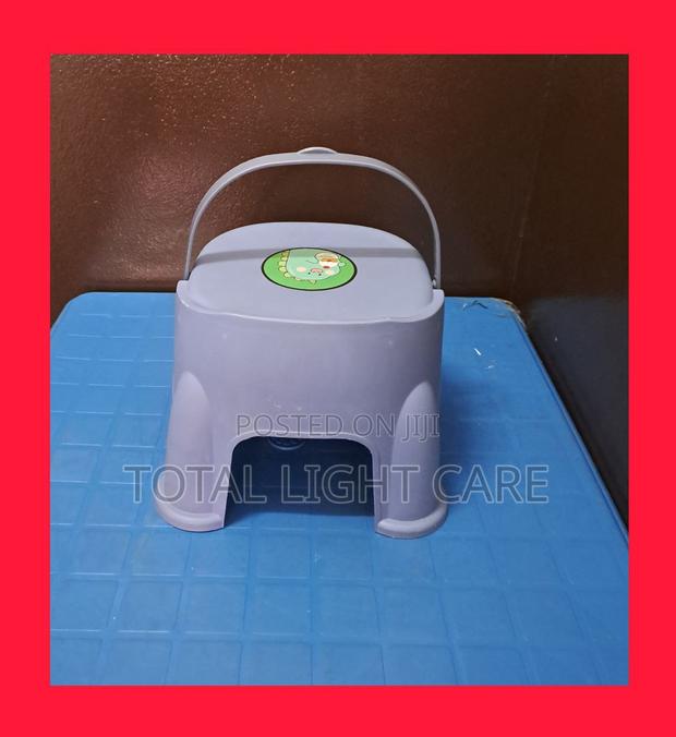 Mini Plastic Stool · Photo 2