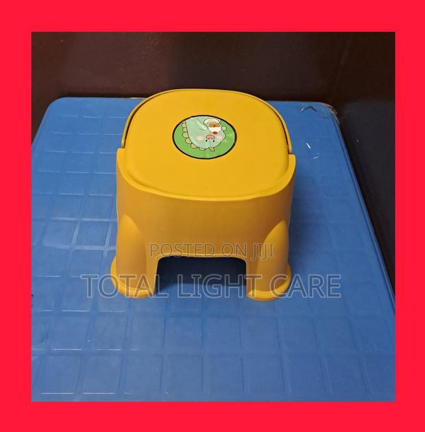Mini Plastic Stool · Photo 3