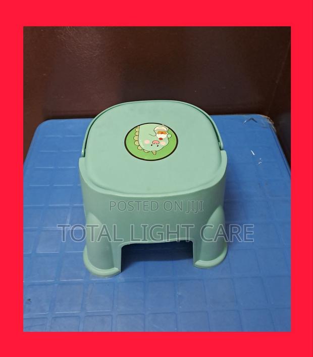 Mini Plastic Stool · Photo 4