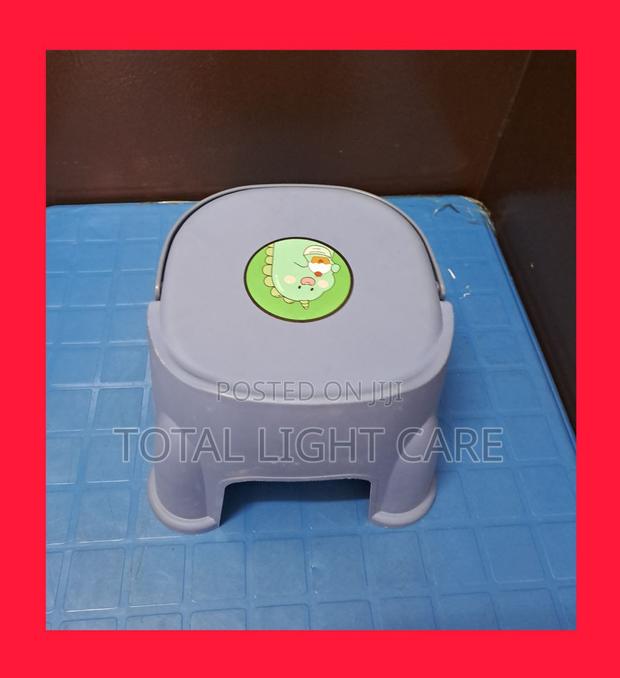 Mini Plastic Stool · Photo 5