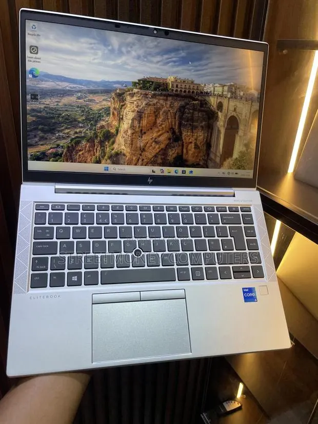 Laptop HP EliteBook 840 G8 16GB Intel Core i5 SSD 512GB · Photo 1