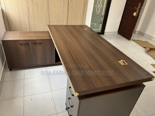 Executive L Shape Office Table · Photo 2