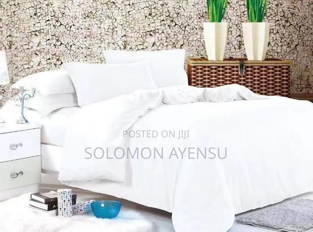 Quality 8 Pieces Plain White Duvet Set With Zip · Photo 2