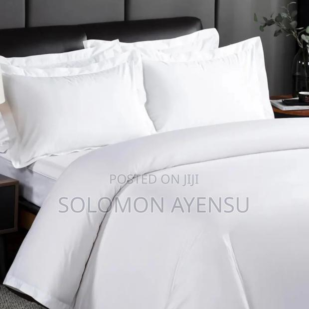 Quality 8 Pieces Plain White Duvet Set With Zip · Photo 3