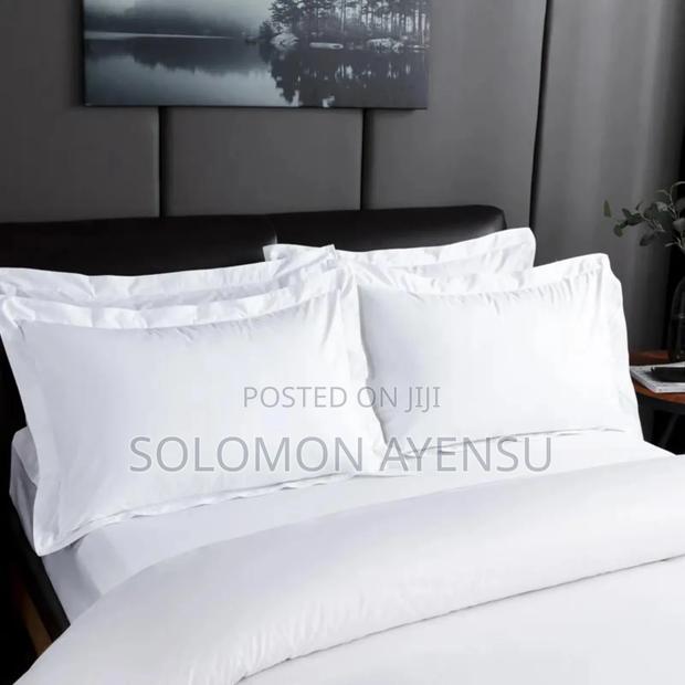 Quality 8 Pieces Plain White Duvet Set With Zip · Photo 1