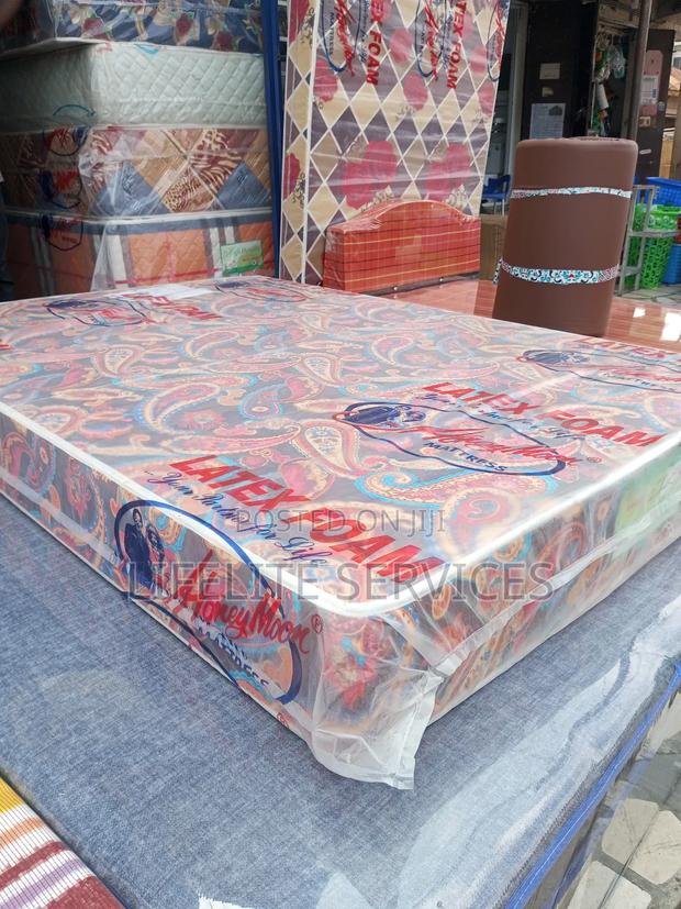 Mattress 8" Large Hi Density · Photo 1