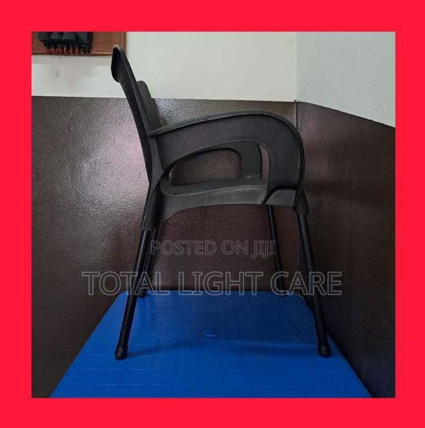 Relax Plastic Chair · Photo 1