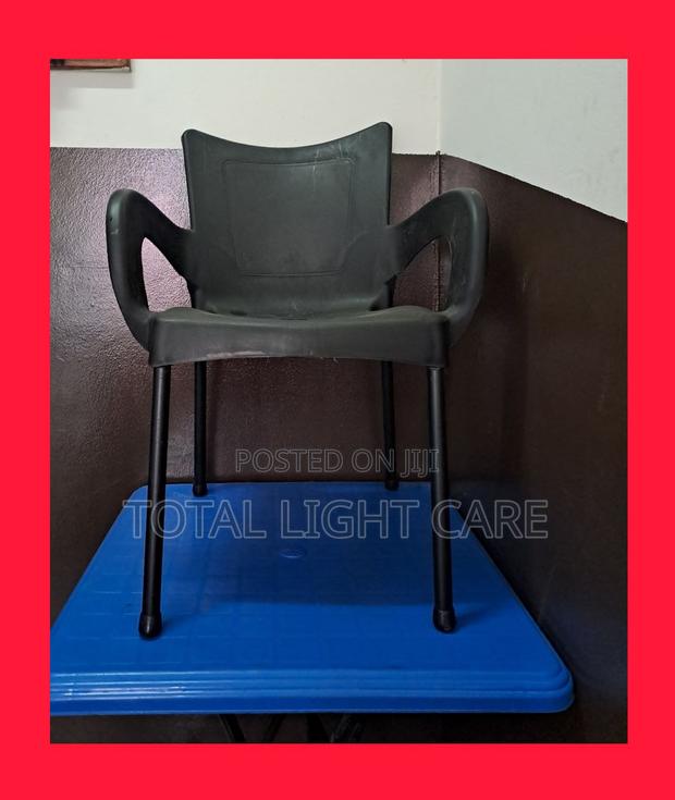 Relax Plastic Chair · Photo 2