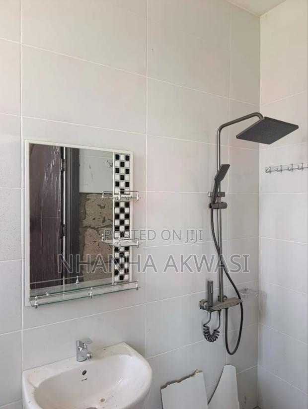 2bdrm Apartment in Community 24, Asuogyaman for rent · Photo 6