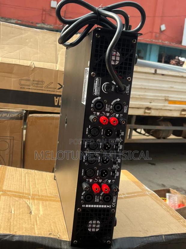 Martin Audio 4-in-1 Professional Midrange/ Line Array Amp · Photo 2