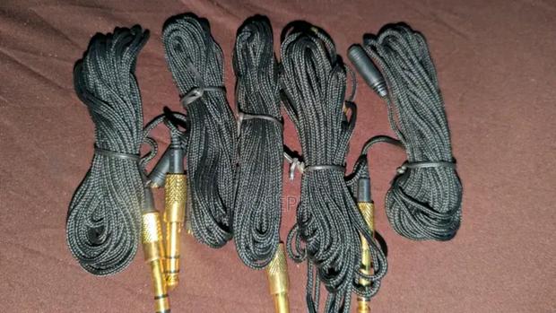 3.5mm Male to Female Aux Extension Cable · Photo 1