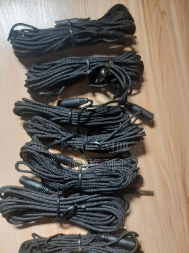 Aux Extension Cable · Photo 2