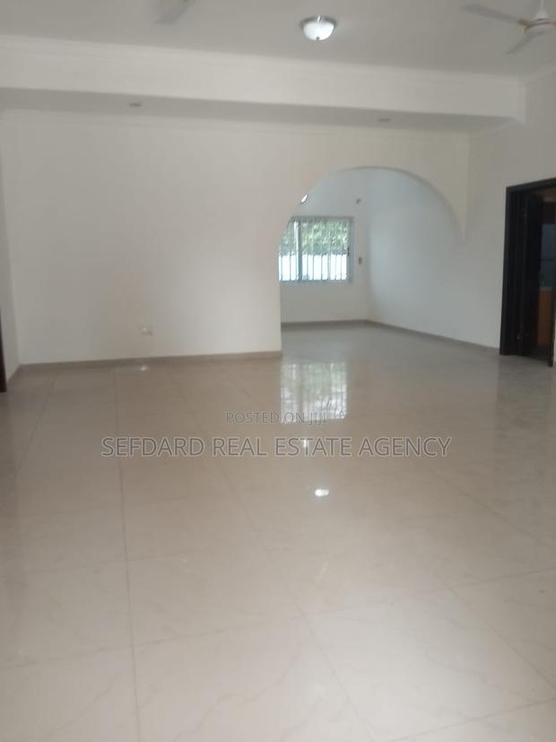 6bdrm House in Amasaman for sale · Photo 7