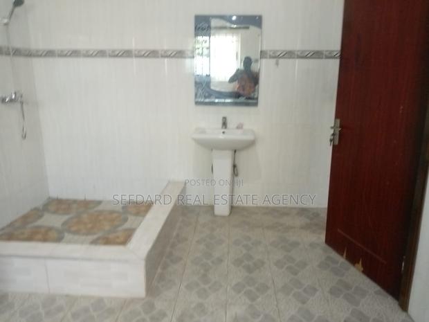 6bdrm House in Amasaman for sale · Photo 8