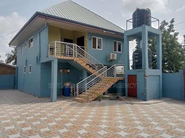 6bdrm House in Amasaman for sale · Photo 2