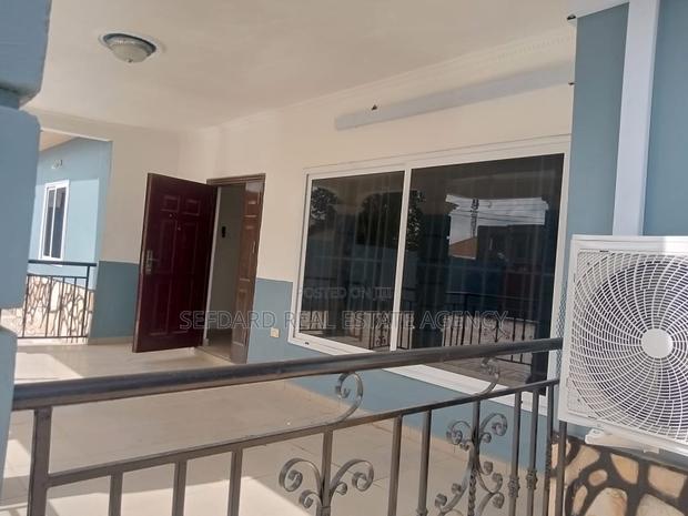 6bdrm House in Amasaman for sale · Photo 6