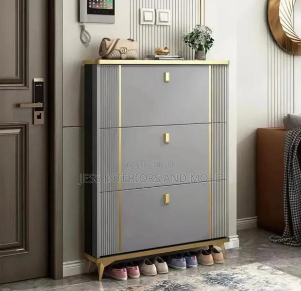 Shoe Rack With 3 Flip Drawers · Photo 1