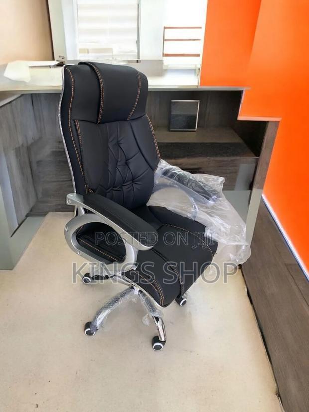 Executive Swivel Chair · Photo 1