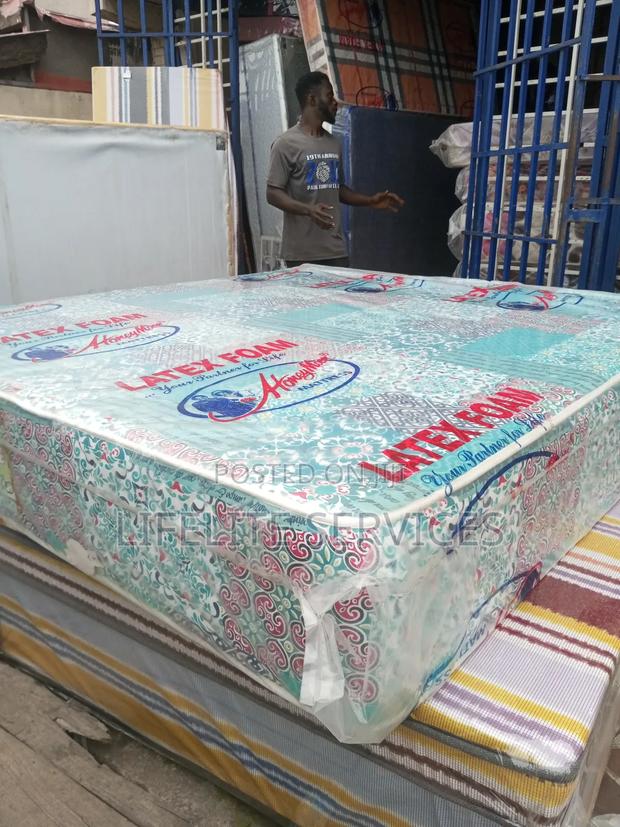 Foam Mattress 12" Queen High Density · Photo 1