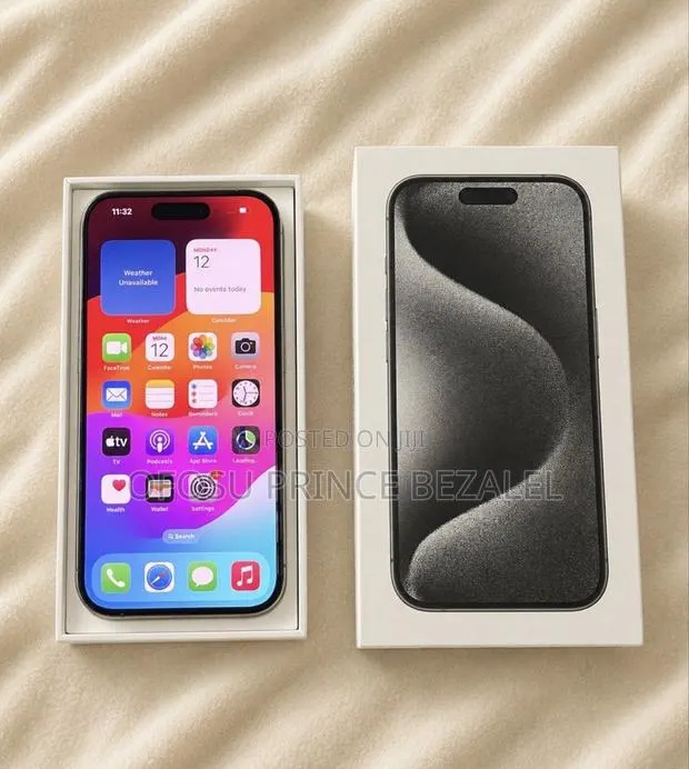 Apple iPhone 15 Pro Max 256 GB Gold · Photo 1