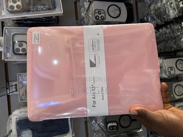 Macbook Pro Cases A1706 · Photo 3