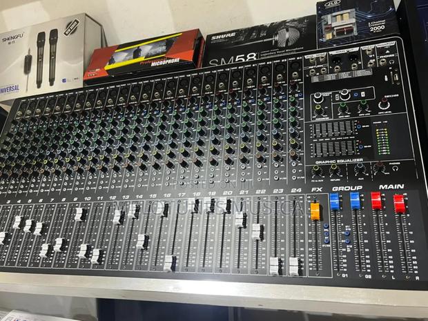 Yamaha SMX-2400 24channel Professional Mixer · Photo 3